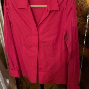 Jones New York Fuchsia Collared blouse no iron